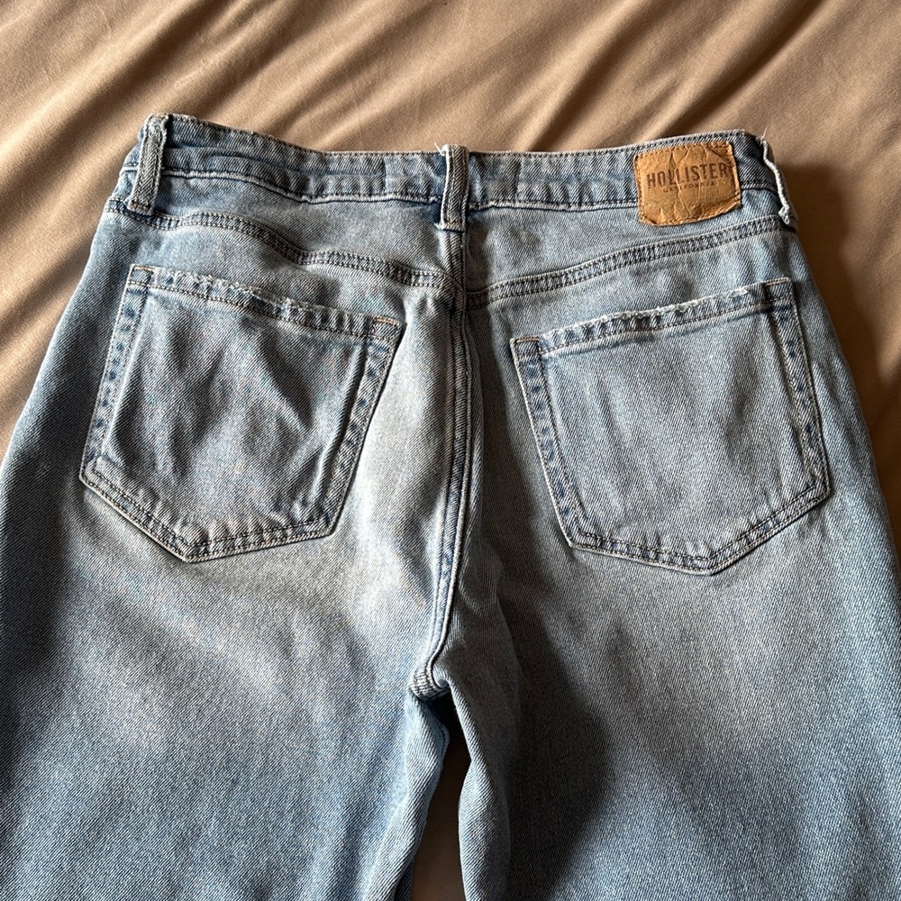 Hollister Ultra High Raise Mom Jean Light Blue Distressed Jeans